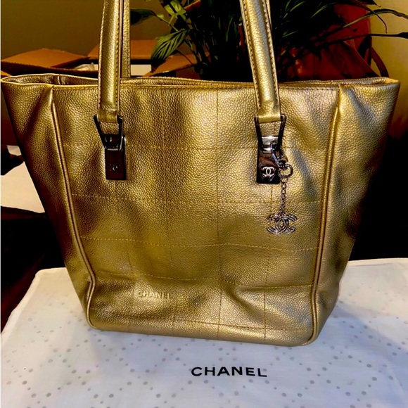 Chanel tote in iridescent gold in pristine condition - Picture 7 of 11